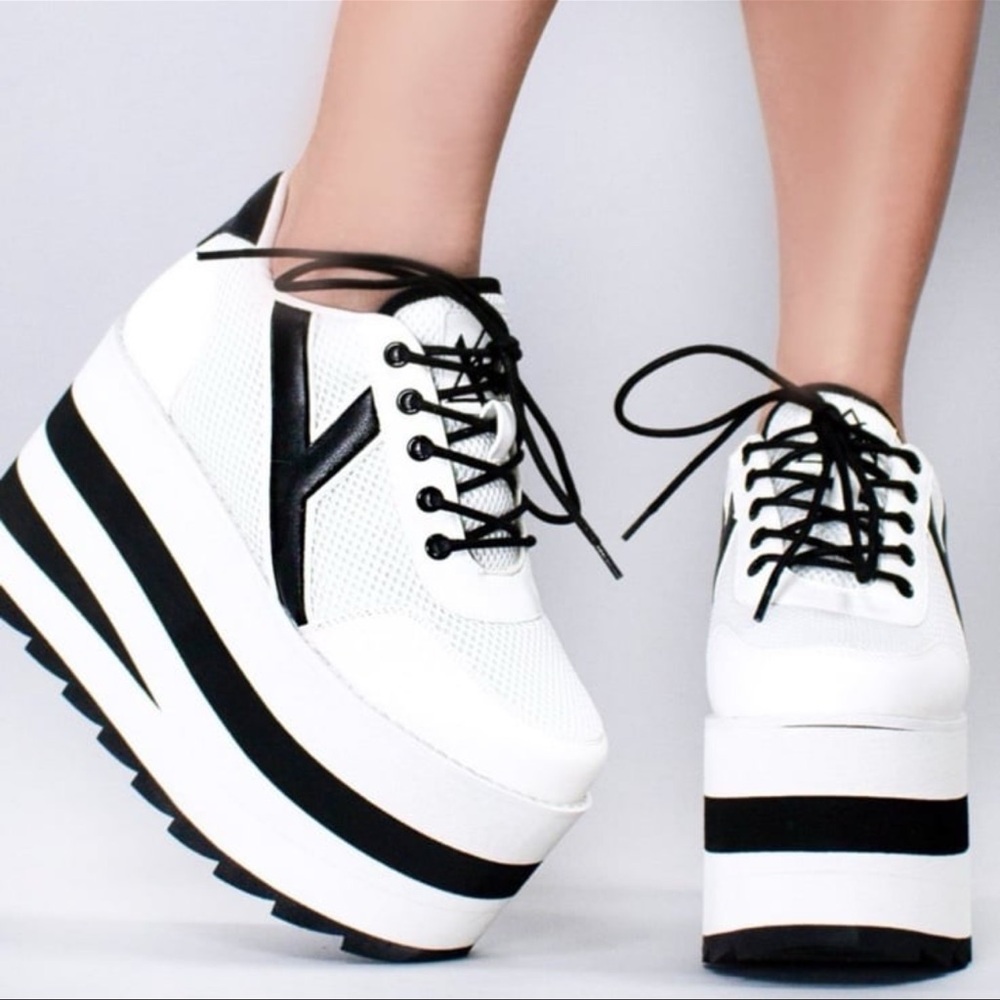 YRU Karazii platform sneakers - Black/White Size 6 NIB